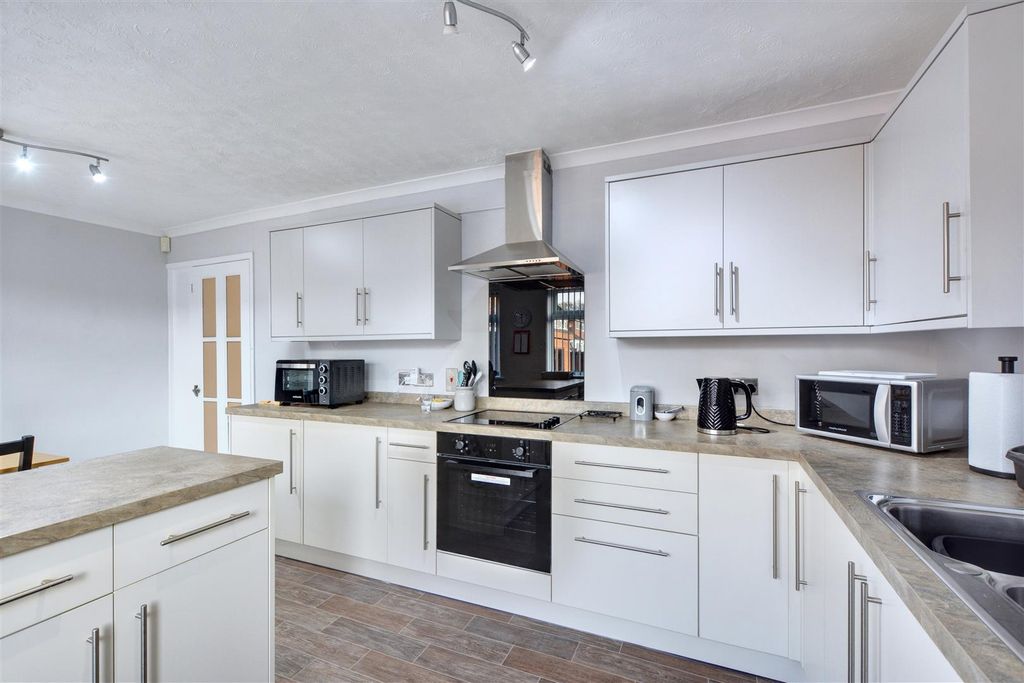 Property photo 2 of 14 Kitchen_5.Jpeg