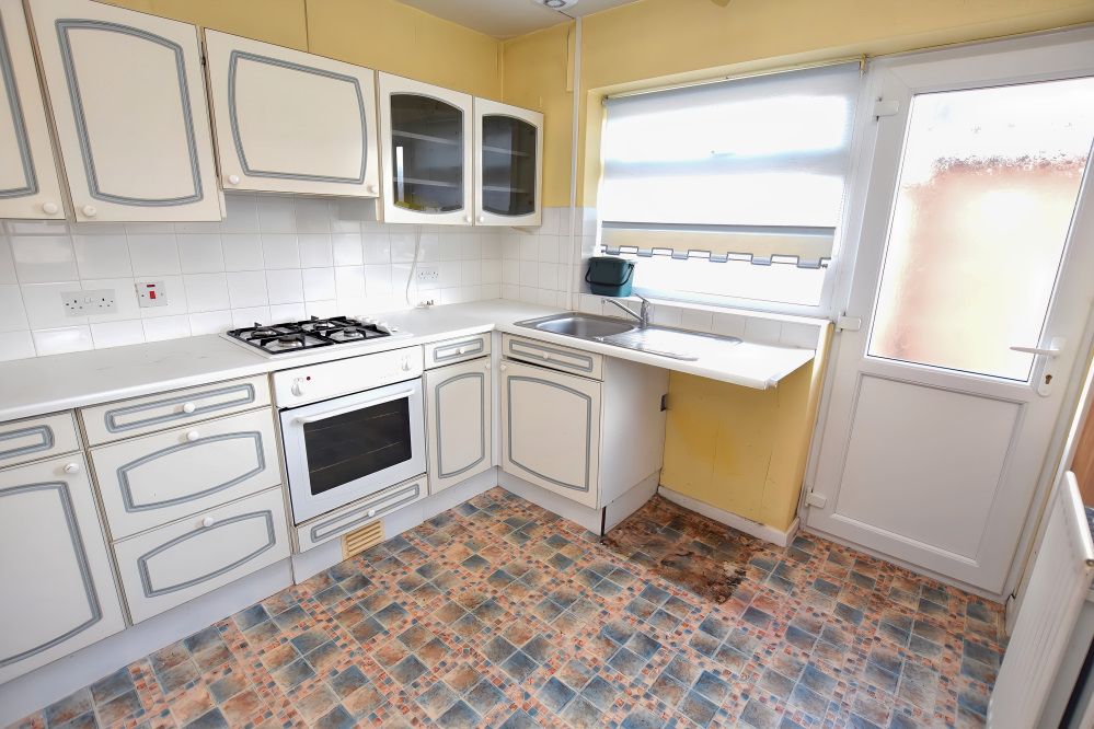 Property photo 3 of 21 Kitchen 1