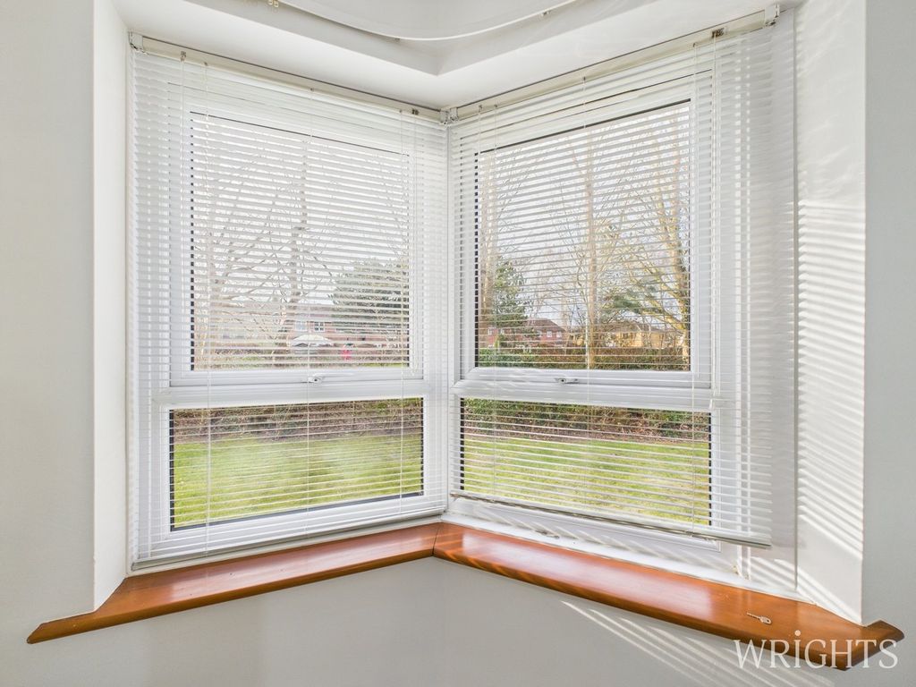 Property photo 2 of 11 Bay Window