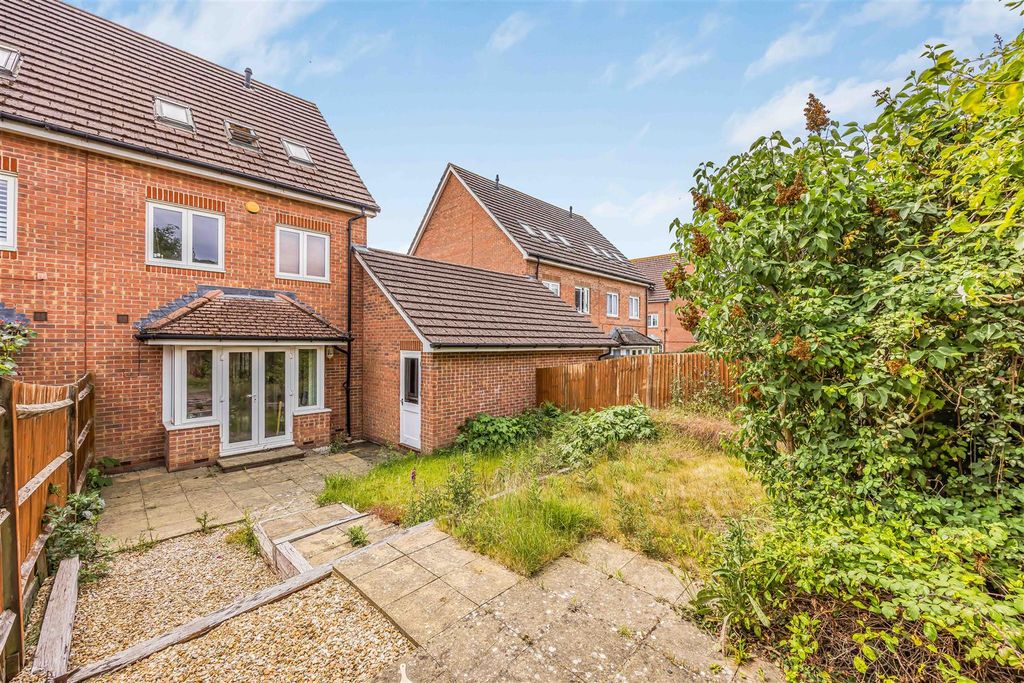 Property photo 3 of 11 7 Baxendale Road, Chichester-Small-Porticomarketin