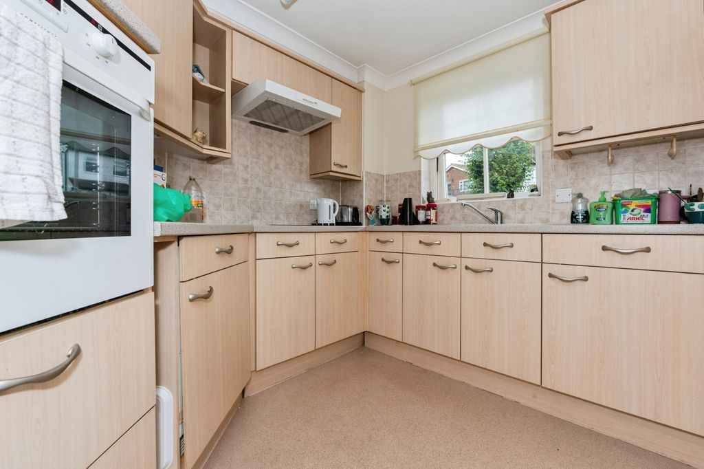 Property photo 3 of 14 Kitchen