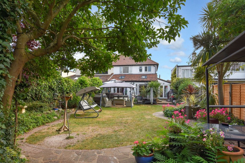Property photo 2 of 42 Picture No. 19