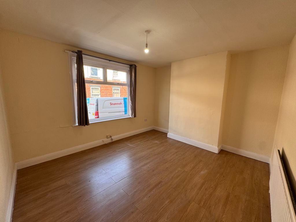 Property photo 1 of 11 Photo 3