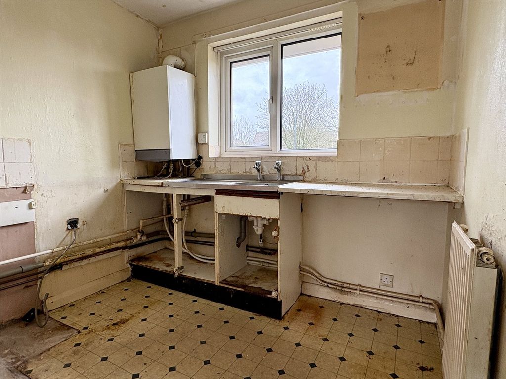 Property photo 3 of 5 Kitchen