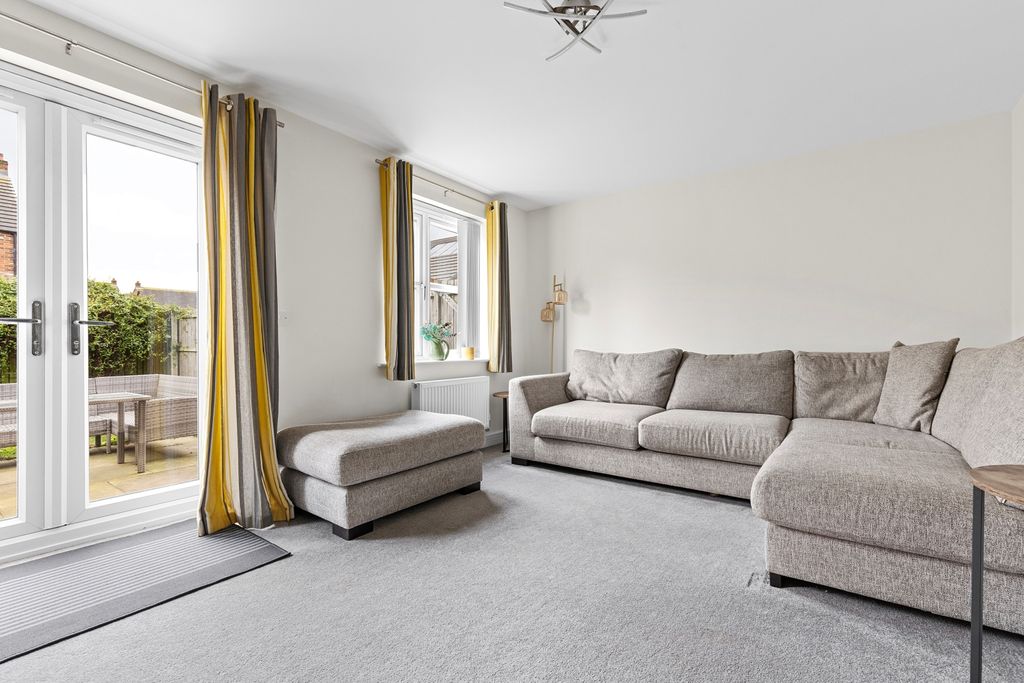 Property photo 3 of 14 Lounge