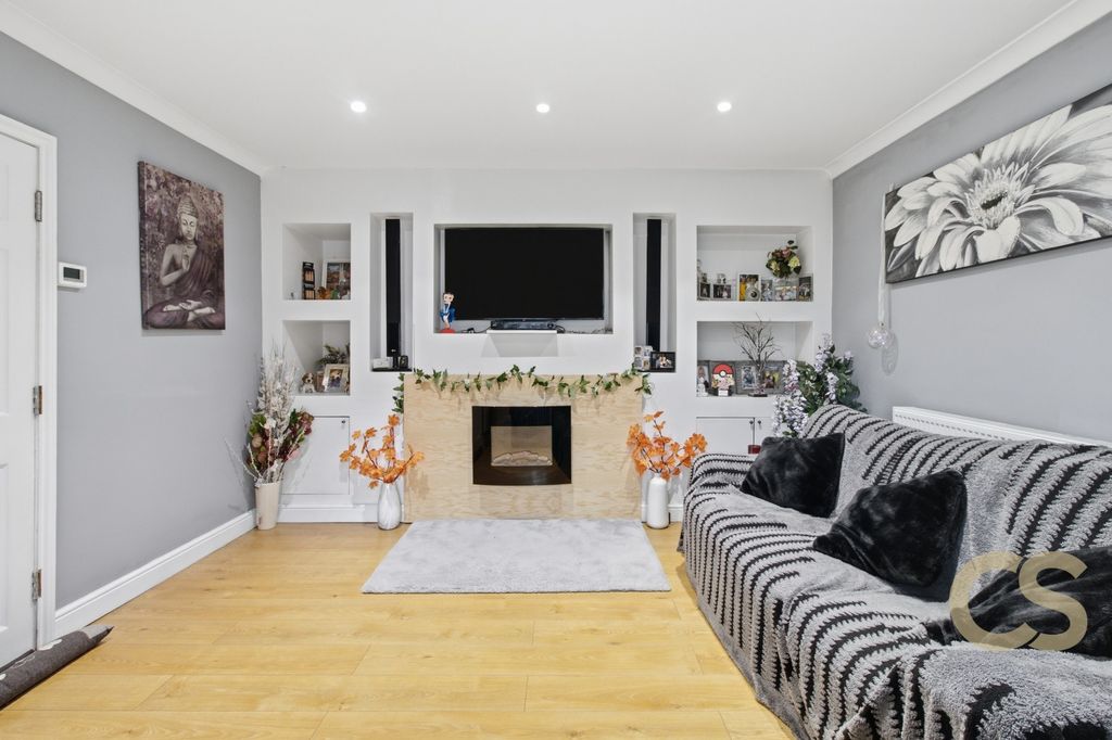Property photo 2 of 19 5304244