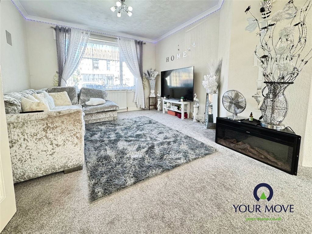 Property photo 2 of 11 Lounge