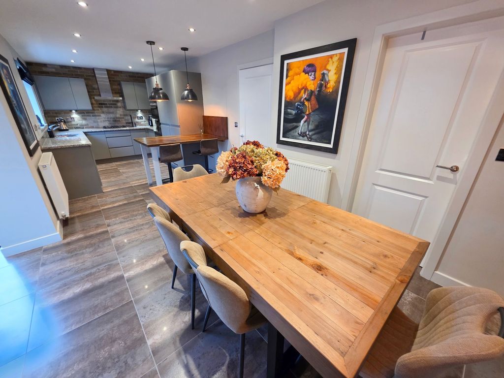 Property photo 2 of 27