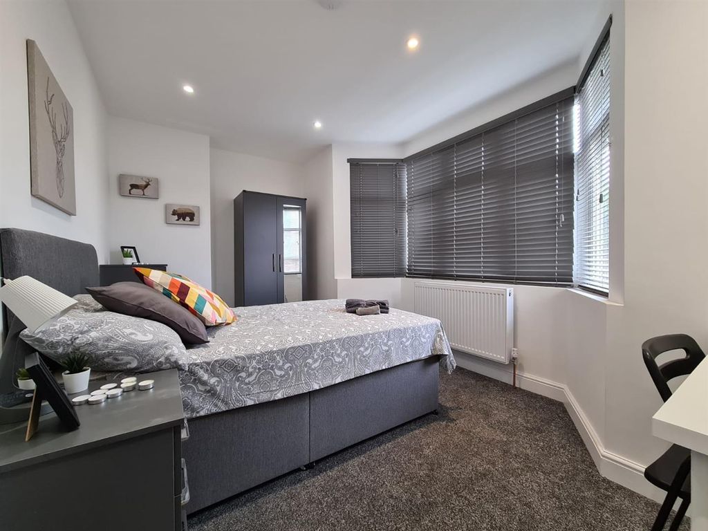 Property photo 3 of 12 Bedroom 2.Jpg