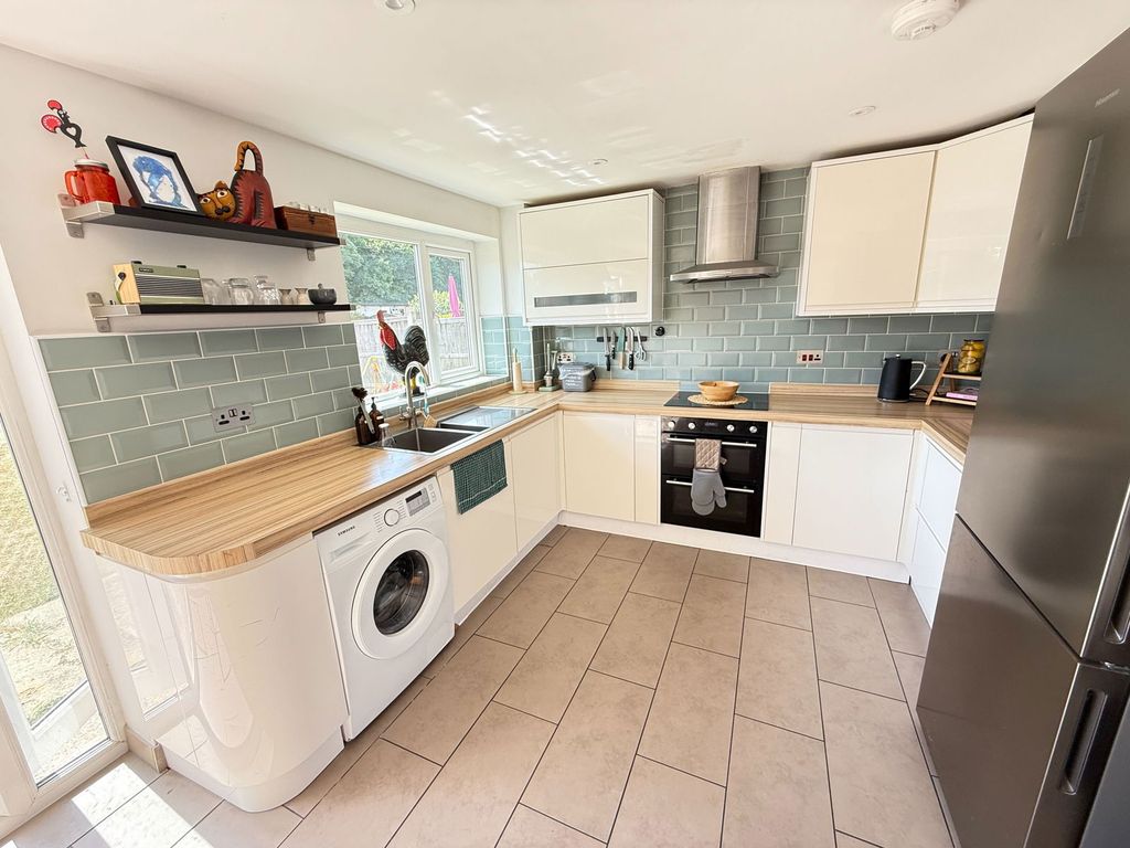 Property photo 2 of 18