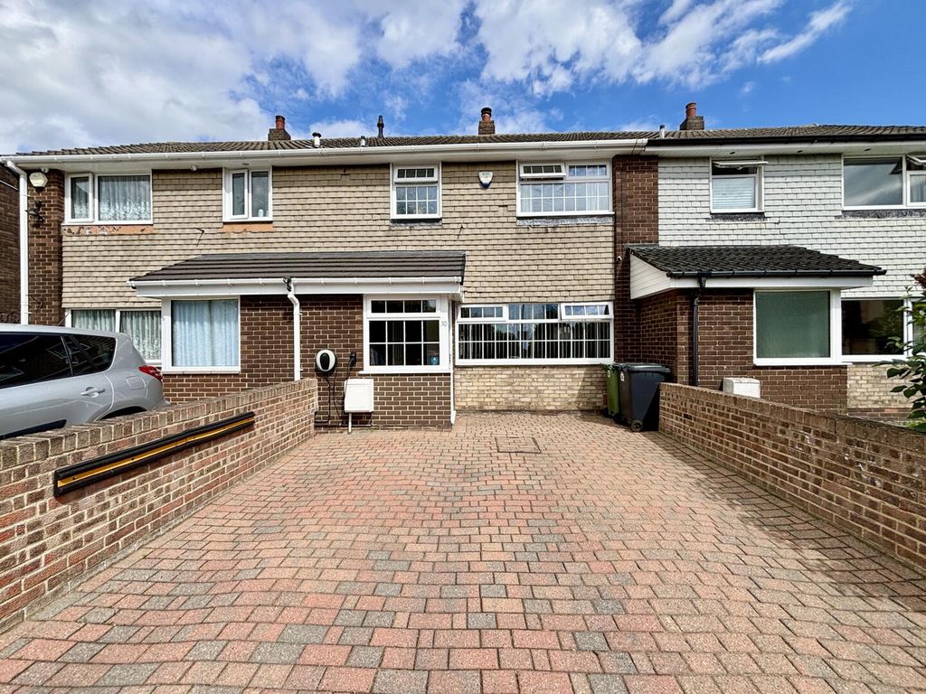 Property photo 1 of 18 External