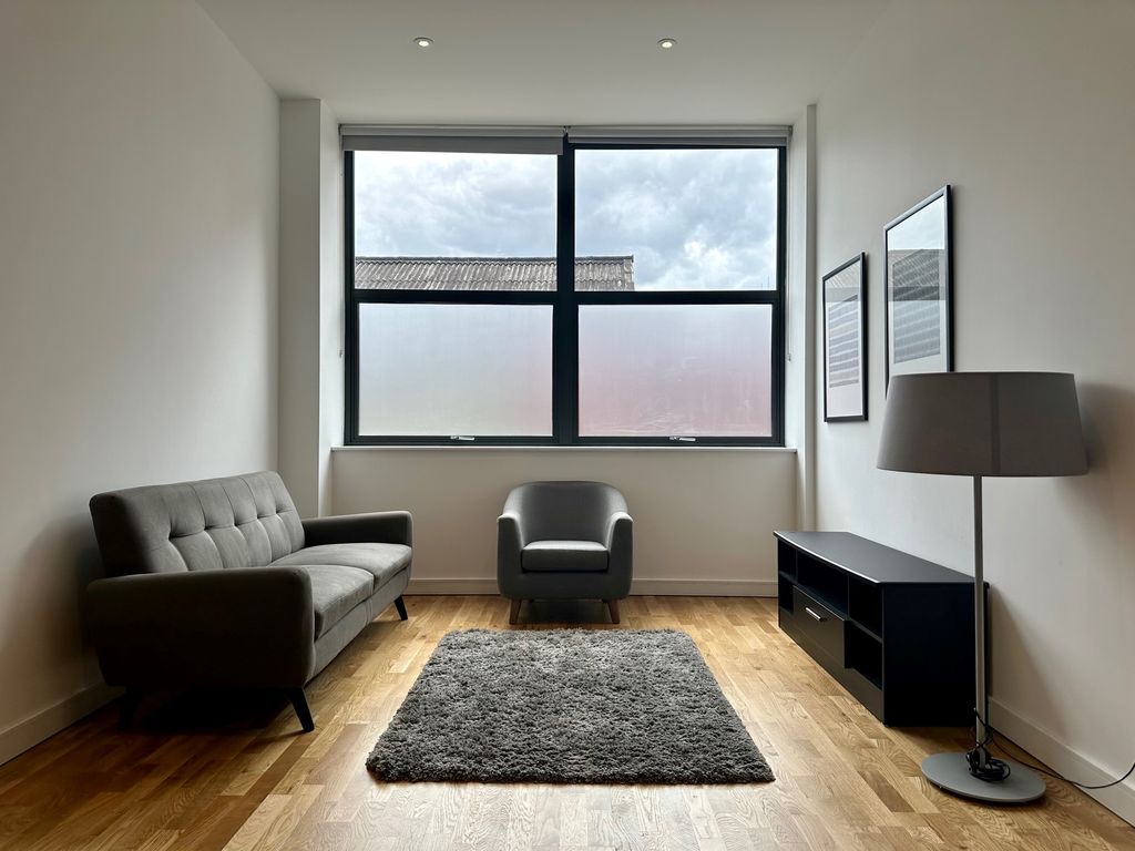 Property photo 1 of 9 Living Room