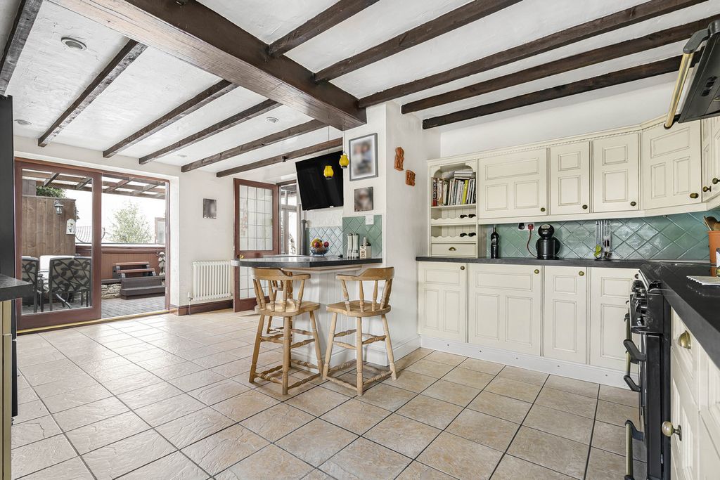 Property photo 3 of 41