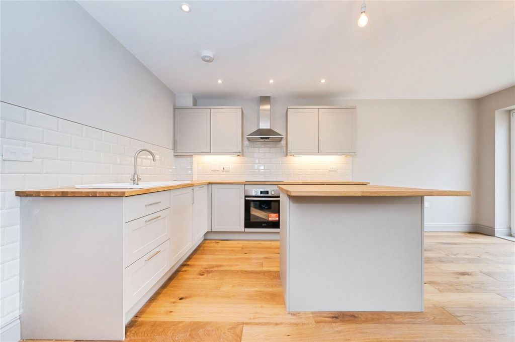 Property photo 3 of 6 Picture No. 30