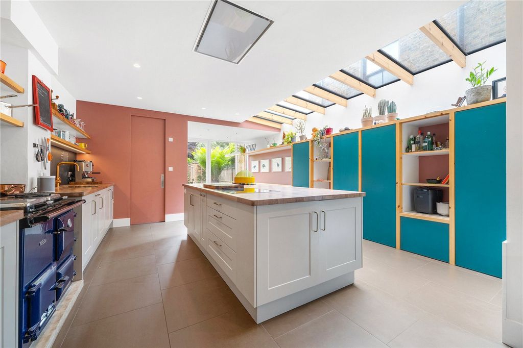 Property photo 3 of 22 Kitchen