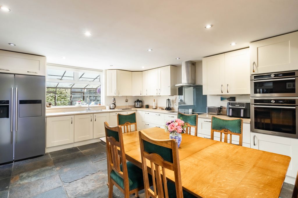 Property photo 2 of 40 Dining Kitchen
