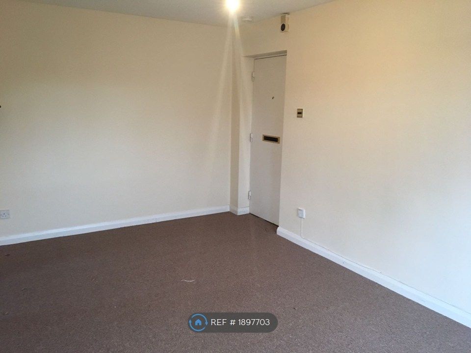 Property photo 3 of 6 Main Room