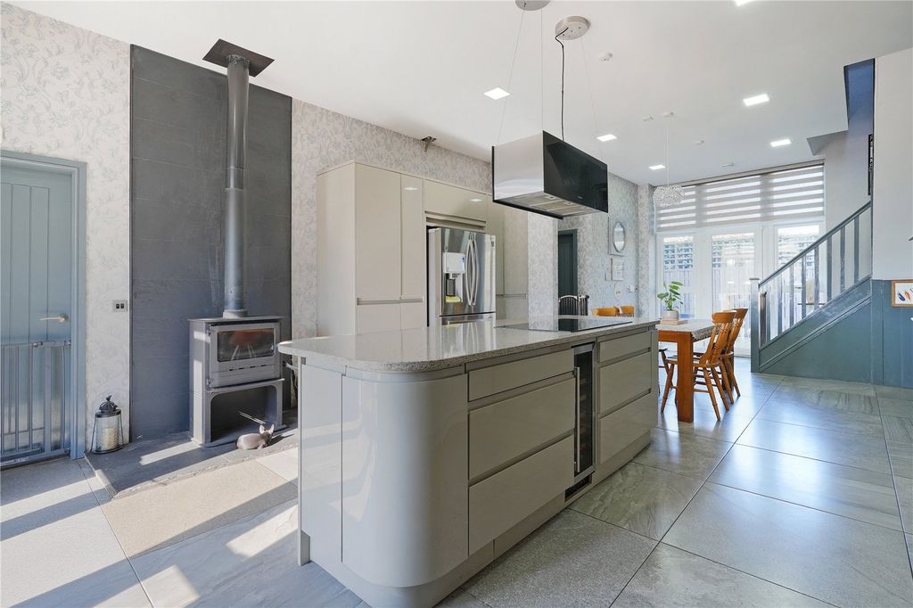 Property photo 3 of 43 Picture No. 32