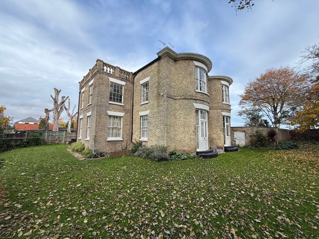 Property photo 2 of 14