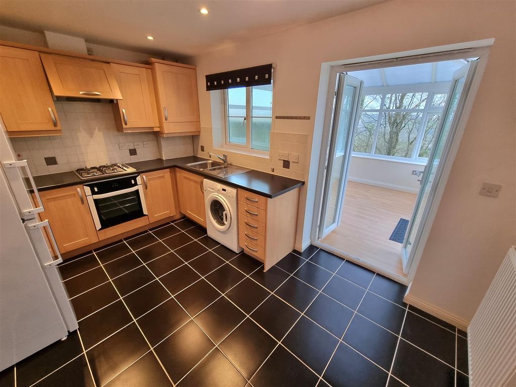 Property photo 2 of 19 Kitchen &amp; Dining.Jpg