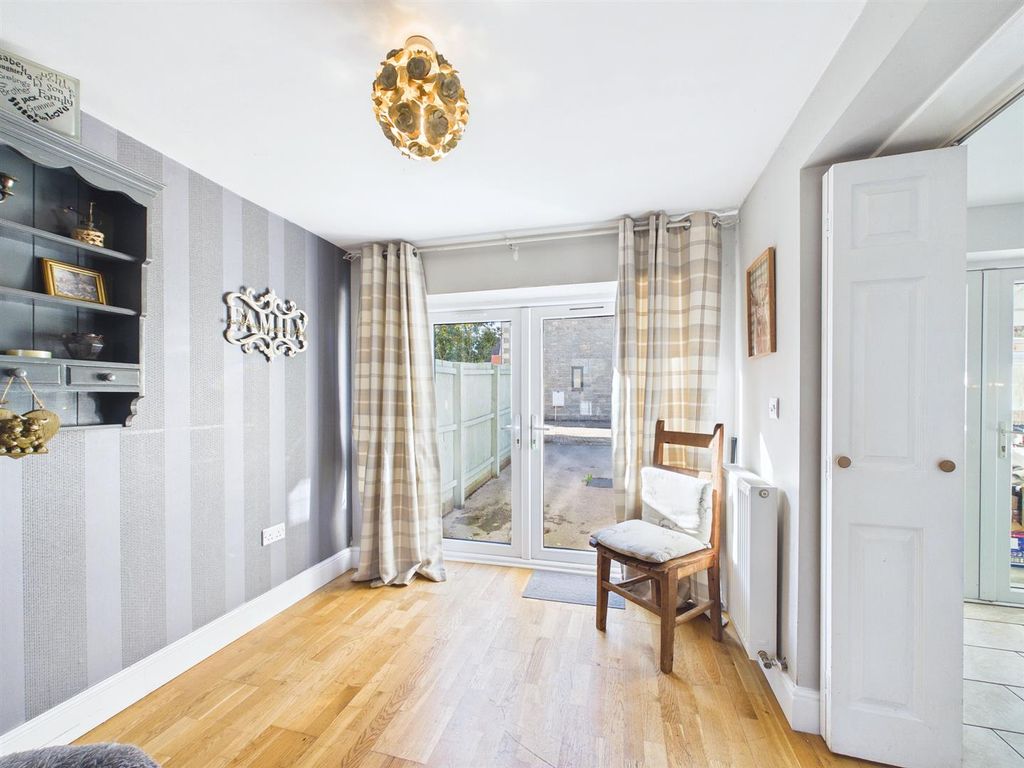 Property photo 3 of 19 Four Bedroom House - 3.Jpg