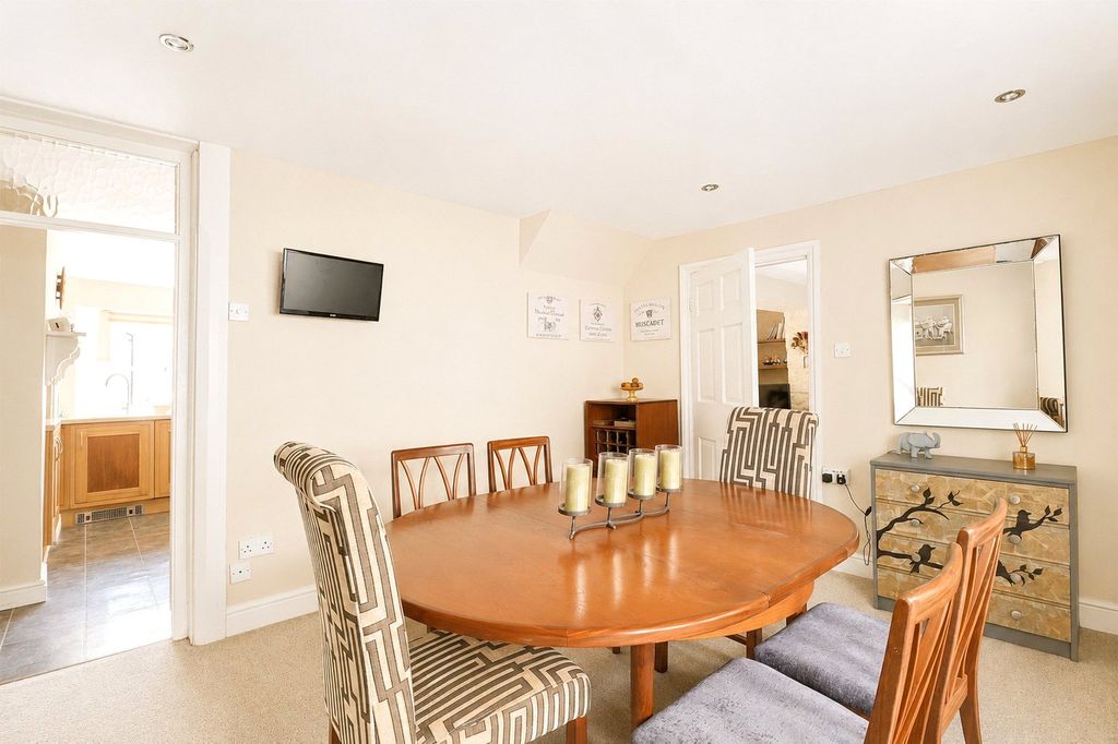 Property photo 2 of 23 Picture No. 48
