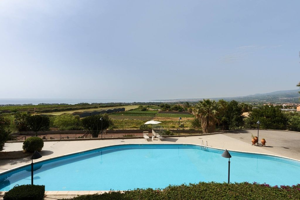 Property photo 1 of 32