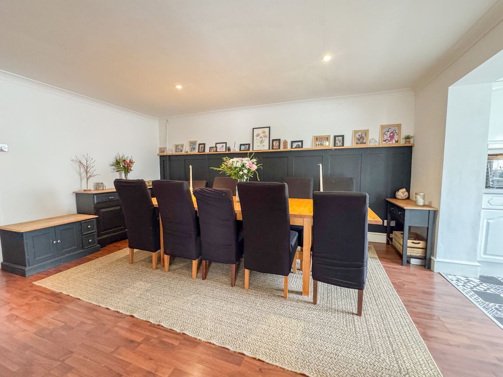 Property photo 3 of 28