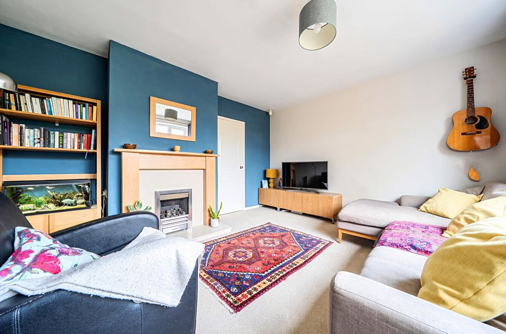 Property photo 2 of 20 1448892-19-69E7Ab...