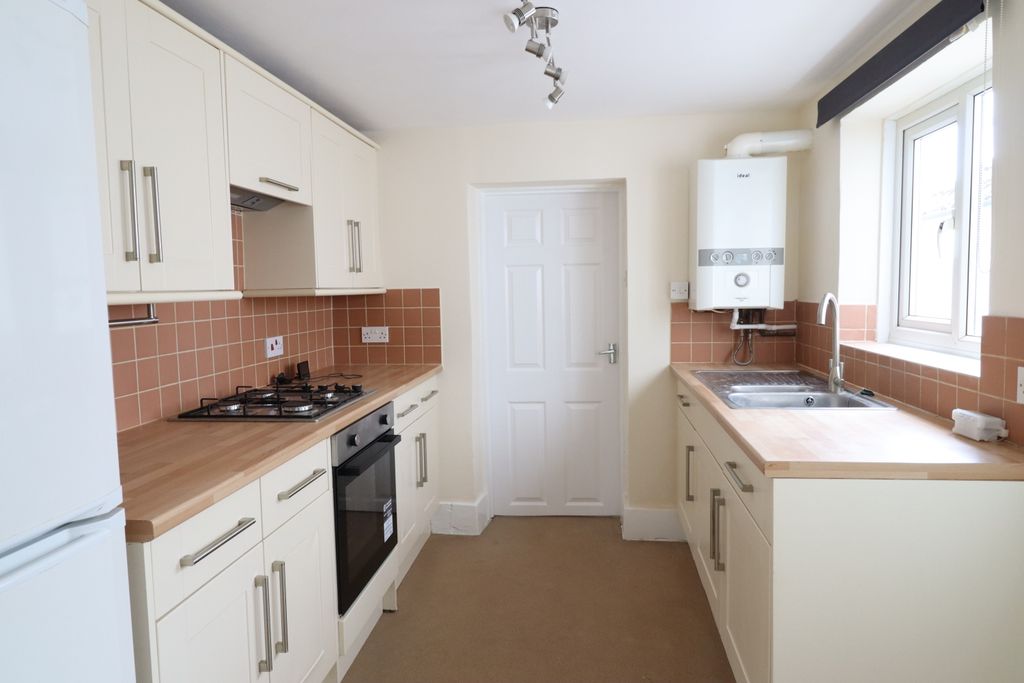 Property photo 2 of 7 6A St Martins Kit