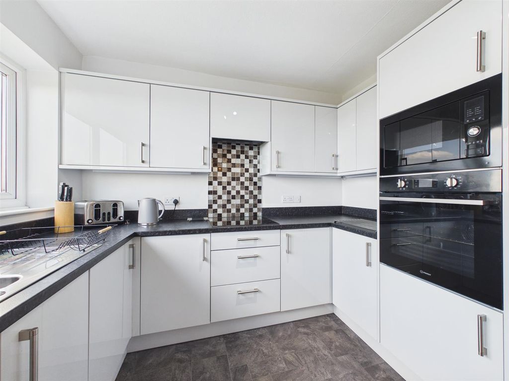 Property photo 3 of 20 Cam03844G0-Pr0437-Still005.Jpg