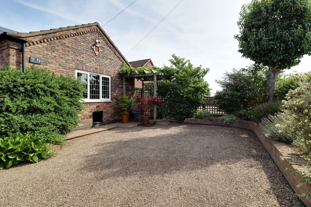 Property photo 3 of 35