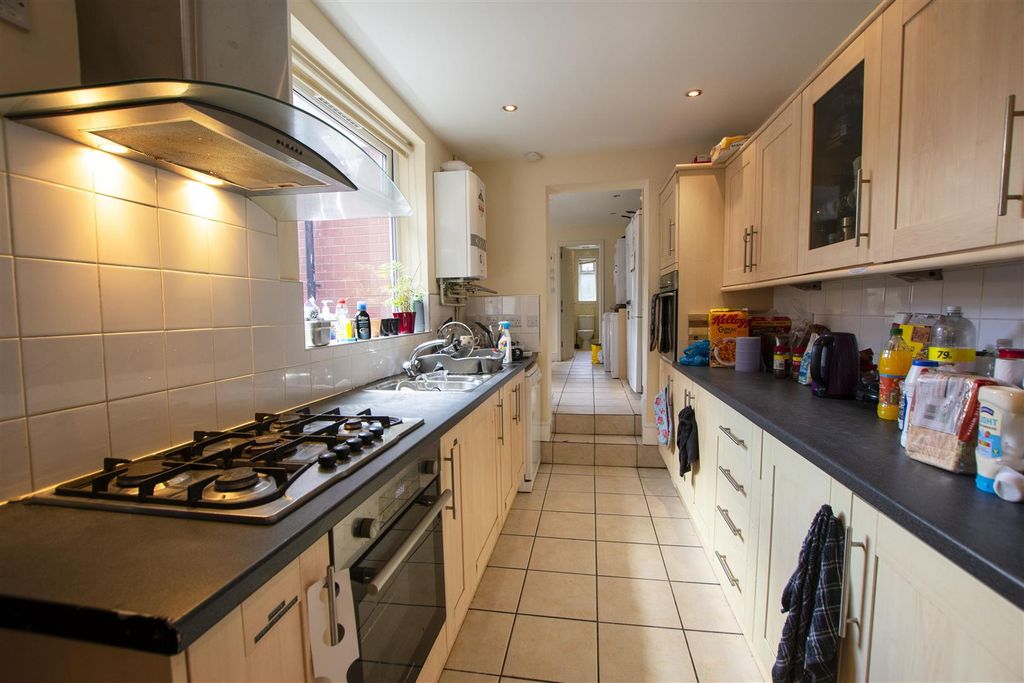 Property photo 2 of 14 Kitchen