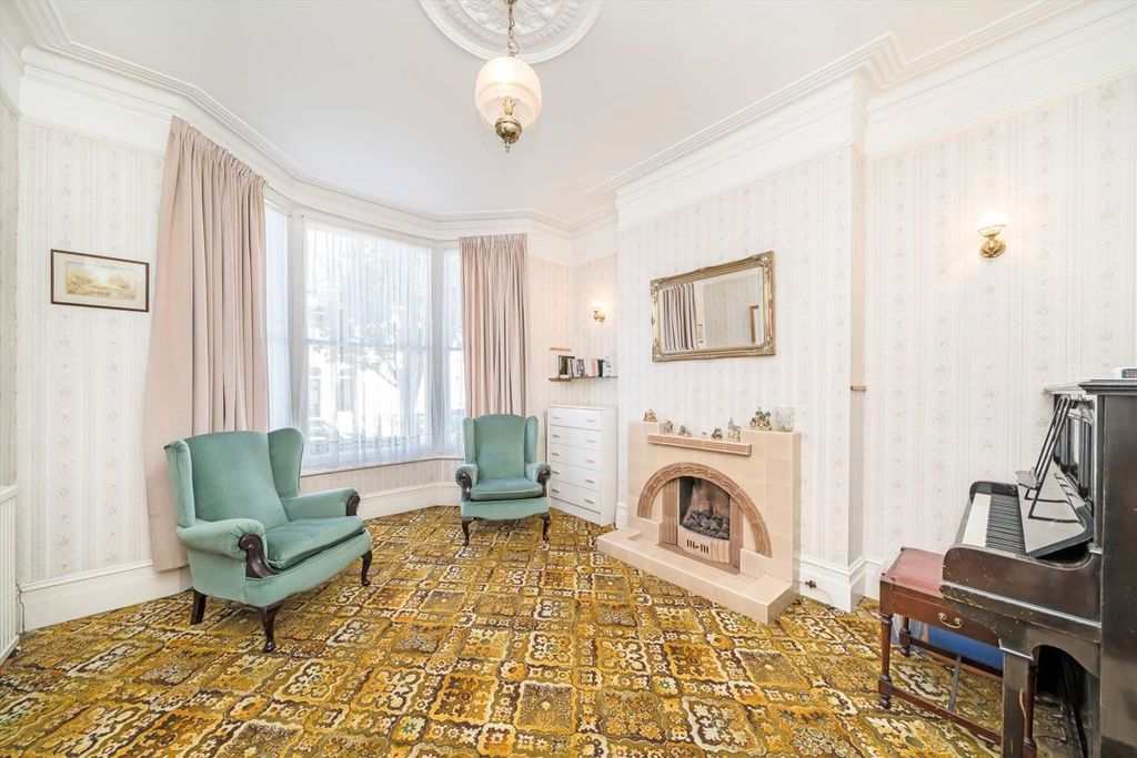 Property photo 2 of 9