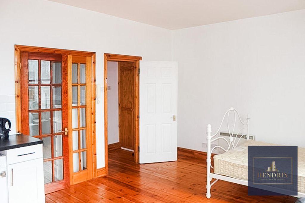 Property photo 2 of 5 Bedroom