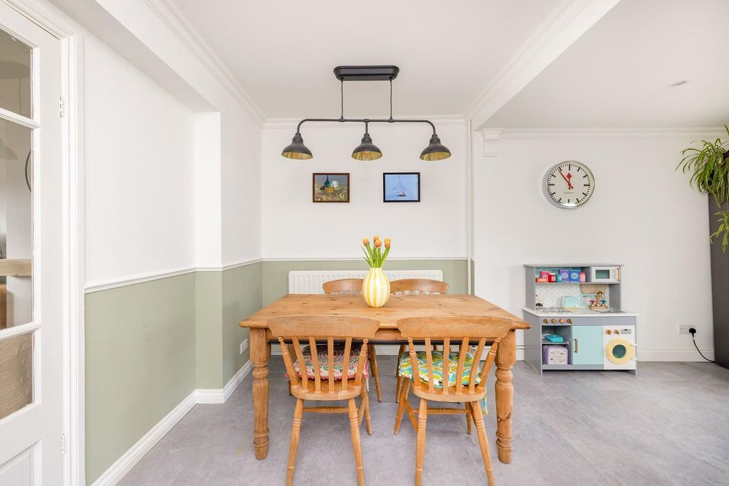 Property photo 3 of 31 Char1280-Cn.Jpg