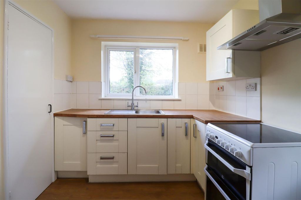 Property photo 3 of 14 Kitchen.Jpg