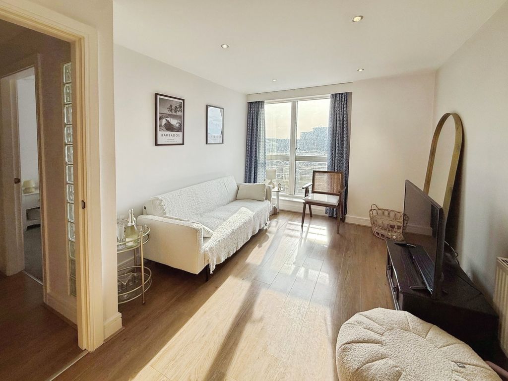 Property photo 2 of 10 Picture No. 12