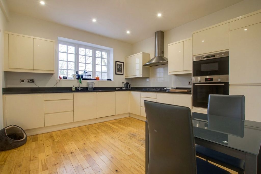 Additional image 12 of 5 bed semi-detached house for saleKnighton Road, Leicester LE2