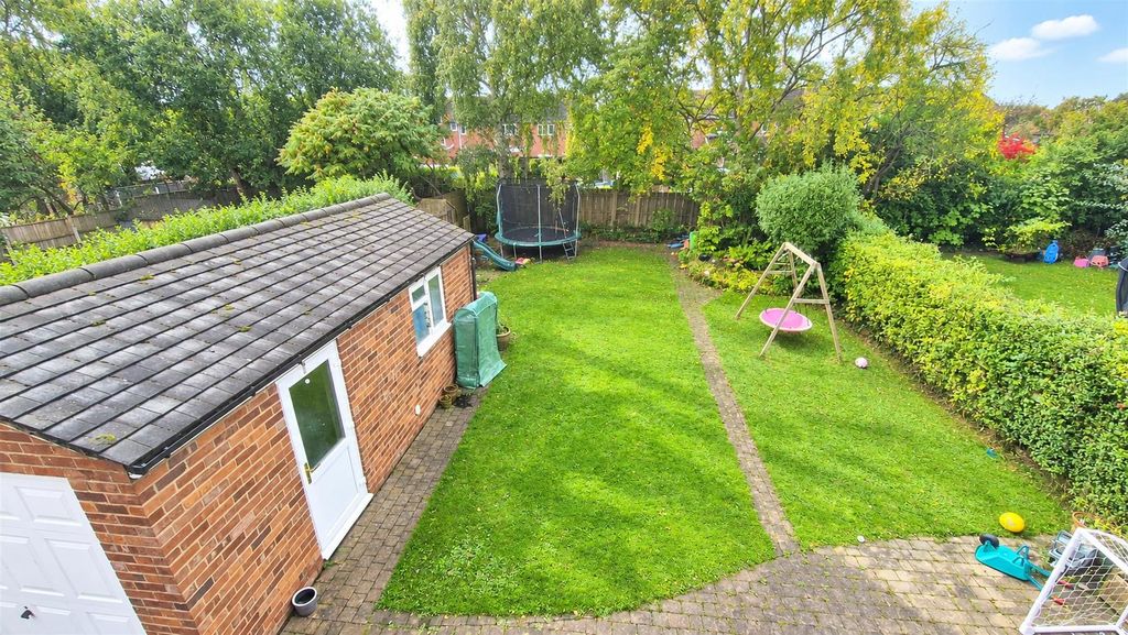 Property photo 2 of 19 Externally