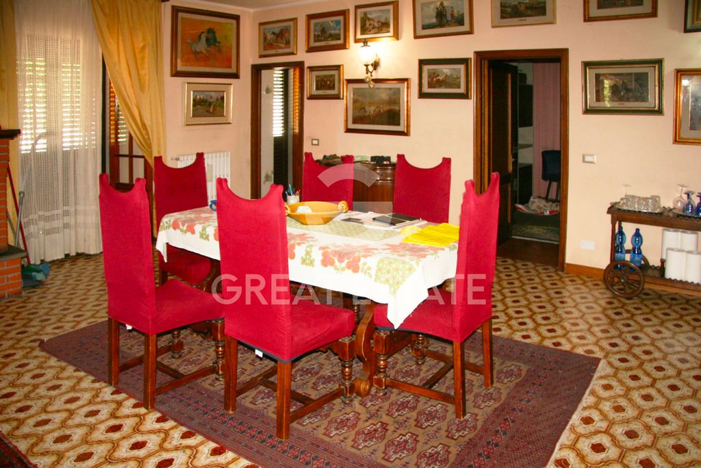 Property photo 2 of 15 Interiors