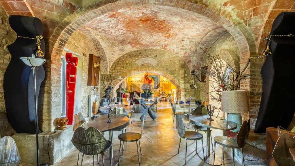 Property photo 2 of 32 Interiors