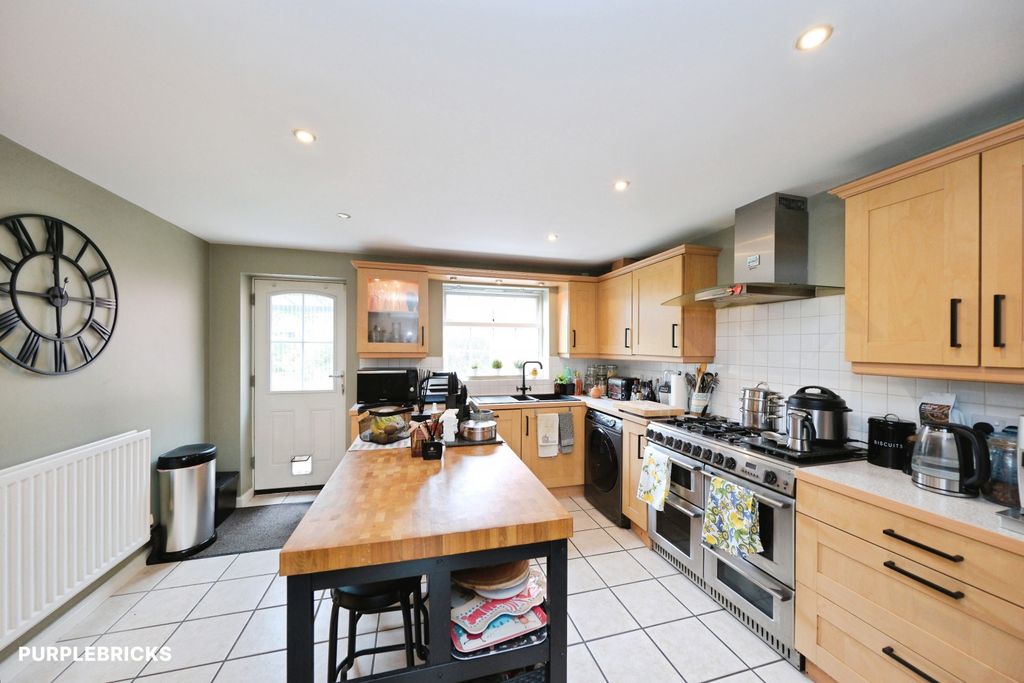 Property photo 1 of 40