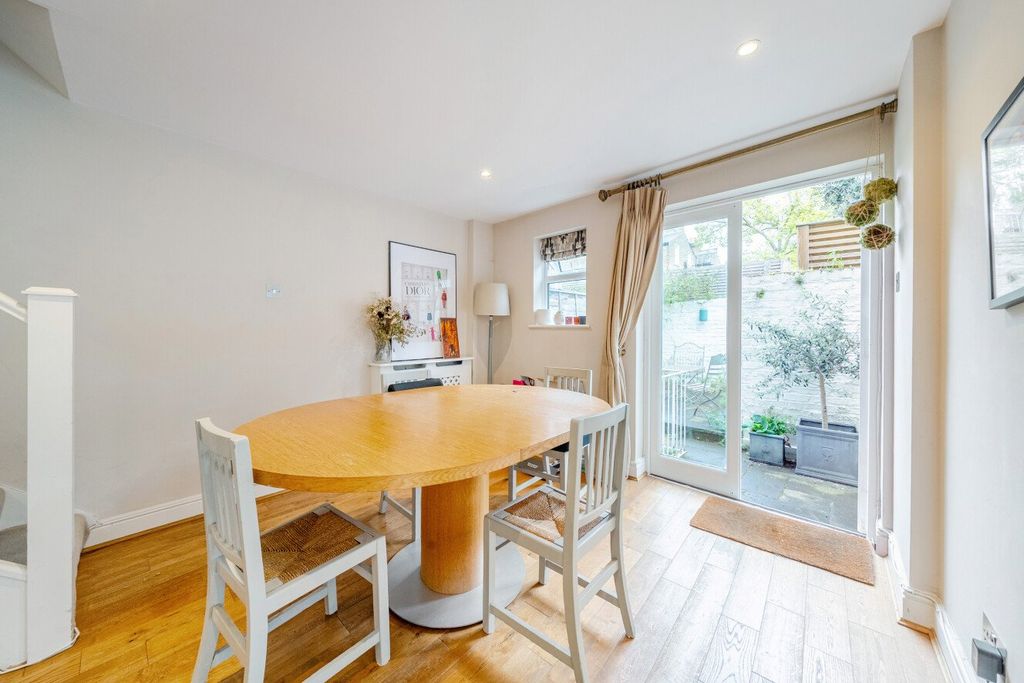 Property photo 2 of 18 Picture No. 25