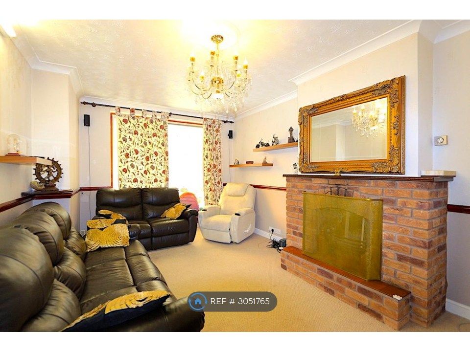 Property photo 3 of 11 Living Room