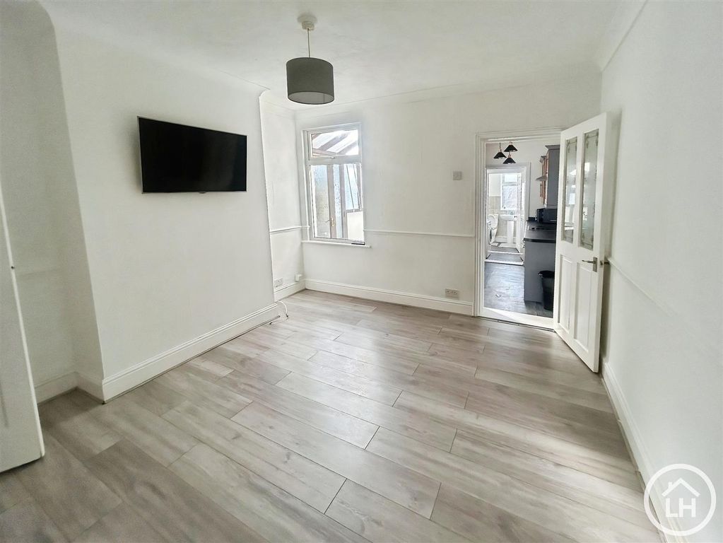 Property photo 3 of 9 Dining Room