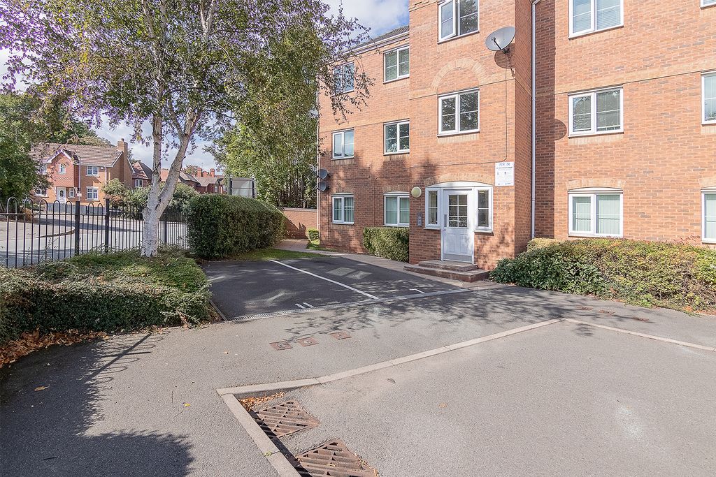 Property photo 1 of 18