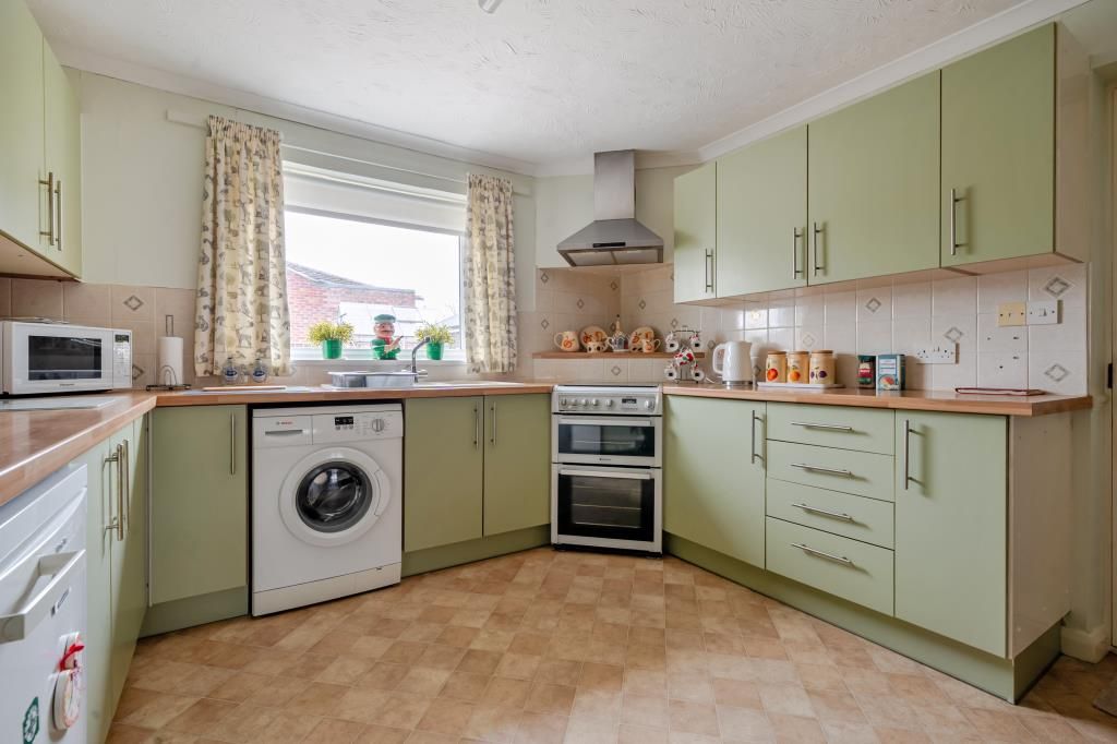 Property photo 3 of 20 Kitchen