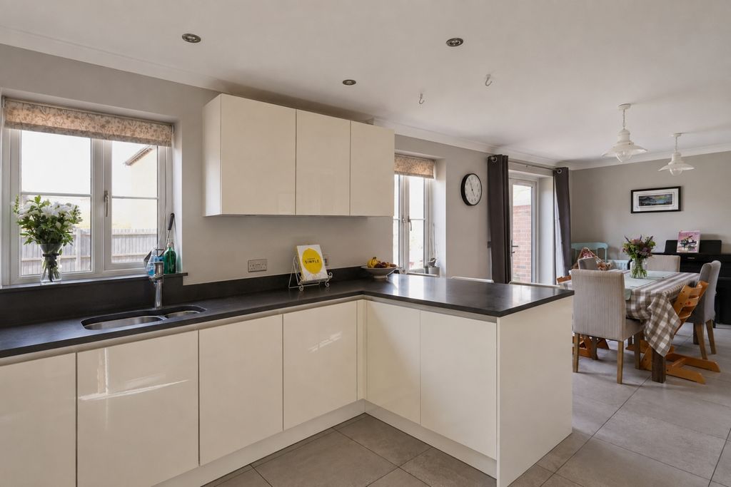 Property photo 3 of 28 0F5Adad6-Ac55-4A91-88Fb-D4092Bf7392B