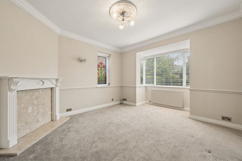 Property photo 3 of 21 Dining Room